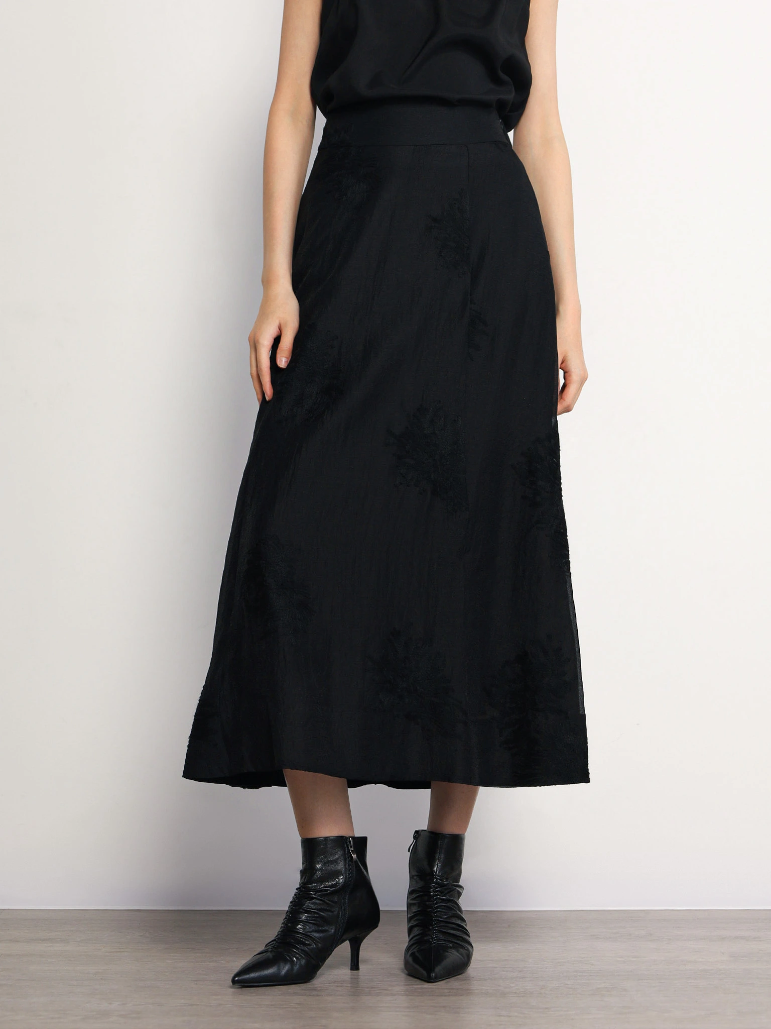 Юбка черного цвета с эластичным поясом